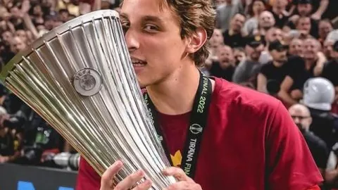 郑加恒勇夺马国羽球超级100赛决赛门票，我国男单二号选手再续辉煌